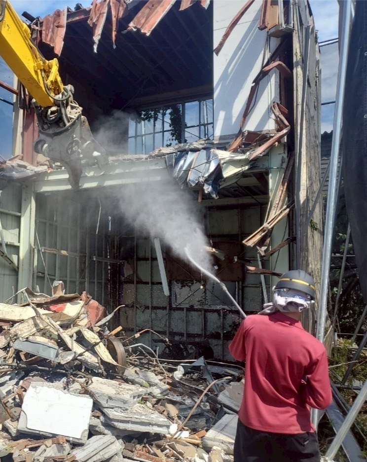 解体後の整地作業