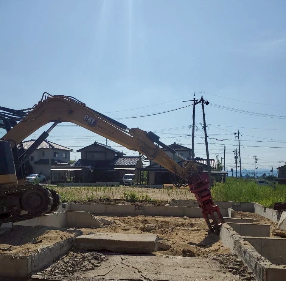 重機による解体作業