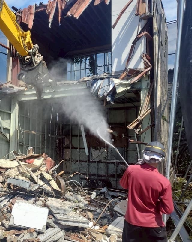 解体後の整地作業
